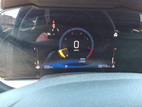 Used 2025 Chevrolet Trax LT FWD image 25