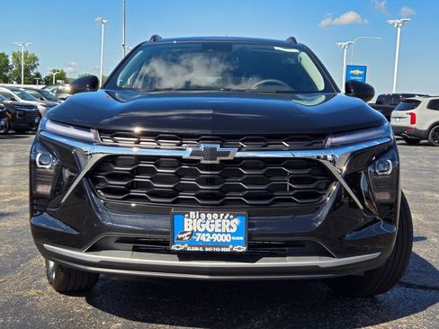 New 2025 Chevrolet Trax LT w/ LT Convenience Package image 2