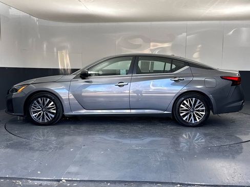 Used 2024 Nissan Altima 2.5 SV image 6