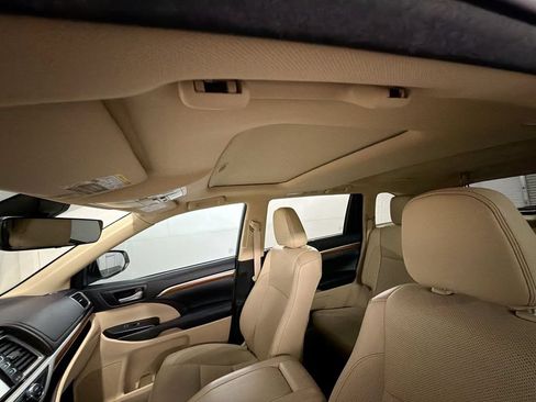 Used 2017 Toyota Highlander Limited FWD image 19