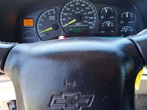 Used 2002 Chevrolet Suburban LT RWD image 17