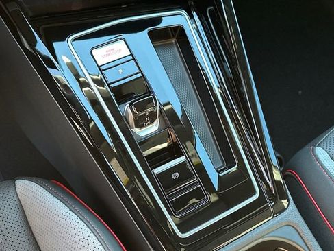 New 2026 Volkswagen GTI SE FWD image 32