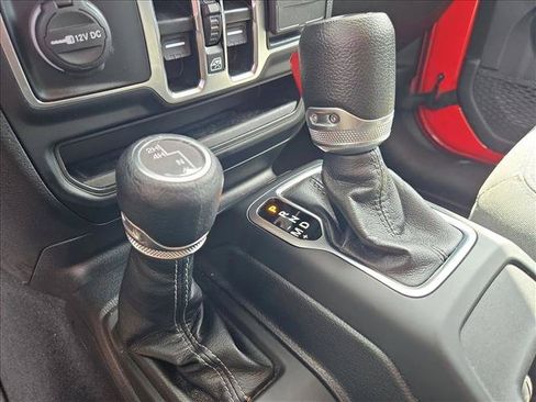 Used 2025 Jeep Wrangler Unlimited Sahara AWD/4WD image 11