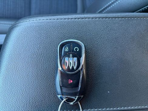 Used 2025 Buick Envista Preferred image 23