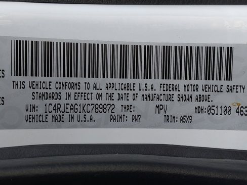 Used 2019 Jeep Grand Cherokee Laredo RWD image 33