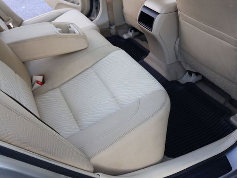 Used 2016 Toyota Camry LE image 27