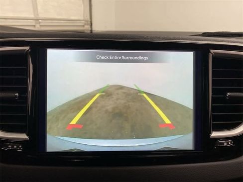 Used 2024 Chrysler Pacifica Touring-L image 25