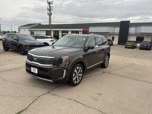 Used 2020 Kia Telluride S AWD/4WD image 2