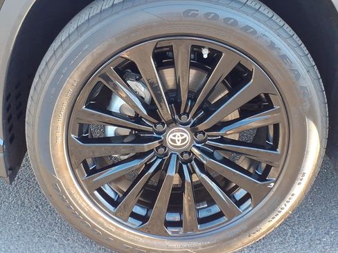 Used 2023 Toyota Highlander XSE image 8