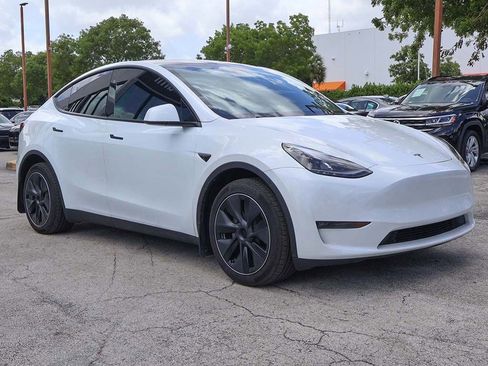 Used 2023 Tesla Model Y Long Range AWD/4WD image 54