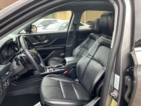 Used 2022 Lincoln Corsair AWD w/ Premium Package image 10