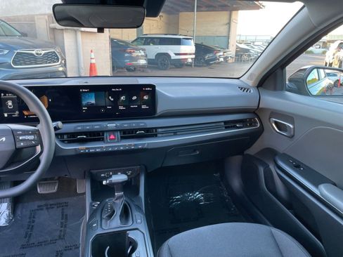 Used 2025 Kia K4 LXS image 34