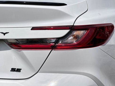 New 2026 Toyota Camry Hybrid FWD image 31