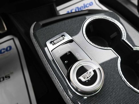 New 2025 Cadillac Optiq Sport 2 w/ LPO, ONYX Package image 16