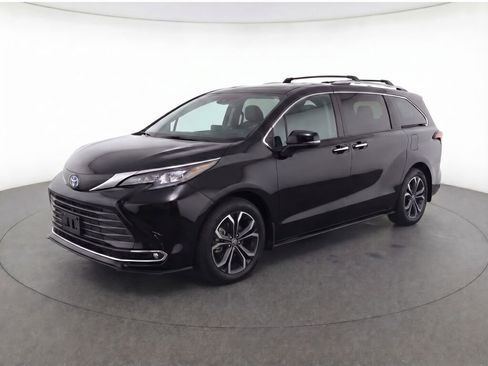Used 2025 Toyota Sienna Platinum AWD/4WD image 39