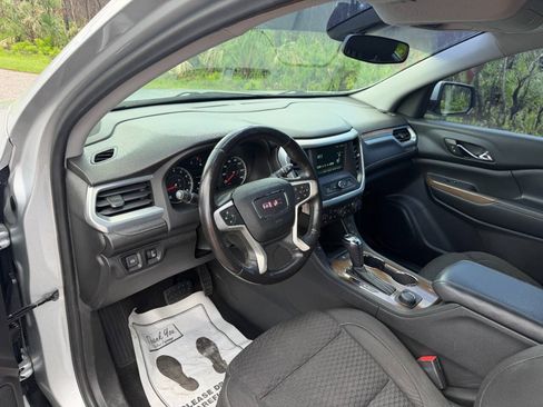 Used 2018 GMC Acadia SLE AWD/4WD image 10