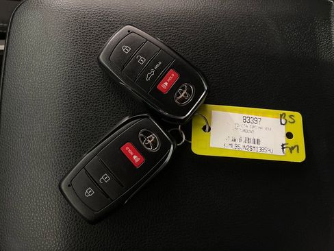 Certified 2025 Toyota Tacoma TRD Off-Road AWD/4WD image 24