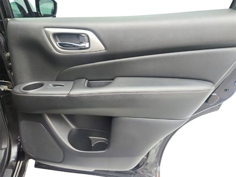 Used 2017 Nissan Pathfinder Platinum image 31