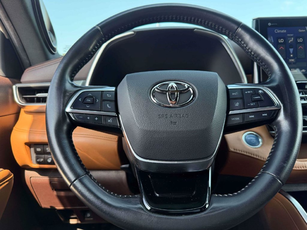 Used 2021 Toyota Highlander Platinum AWD/4WD image 22