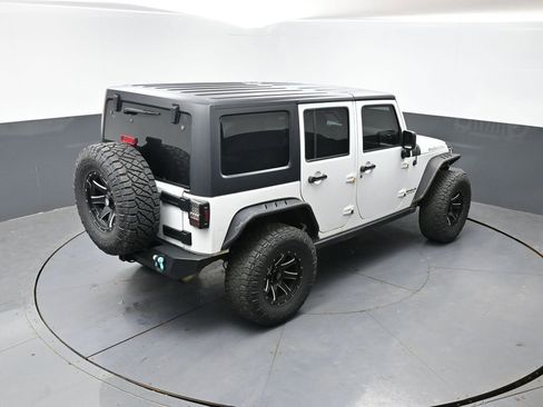 Used 2016 Jeep Wrangler Unlimited Rubicon w/ Connectivity Group image 12