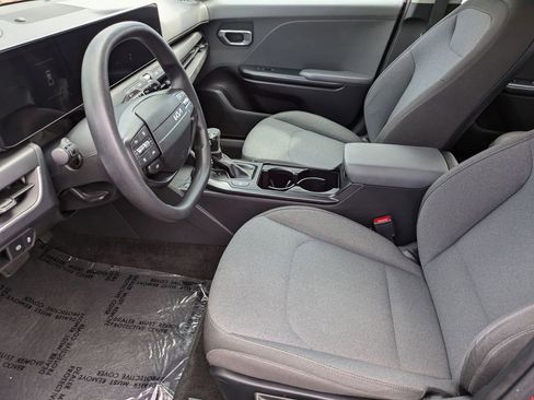 Used 2025 Kia K4 LXS image 23