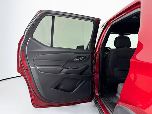 Used 2023 Chevrolet Traverse LT image 25