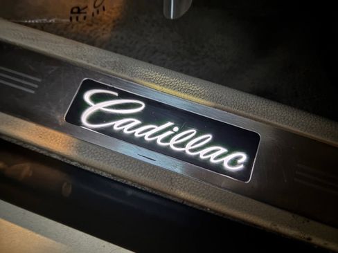 Used 2011 Cadillac SRX Luxury image 37