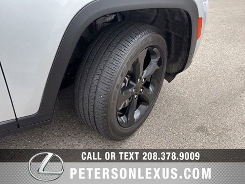 Used 2024 Jeep Grand Cherokee L Laredo AWD/4WD image 11