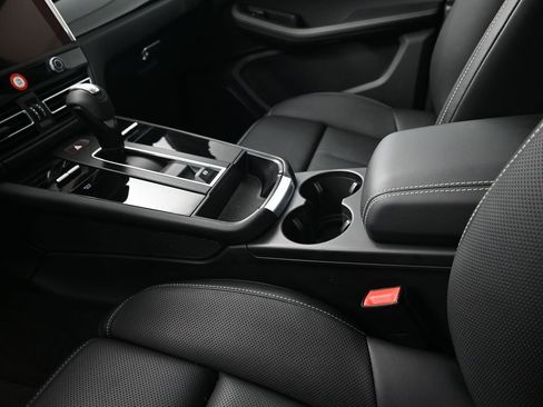 Certified 2026 Porsche Macan image 22