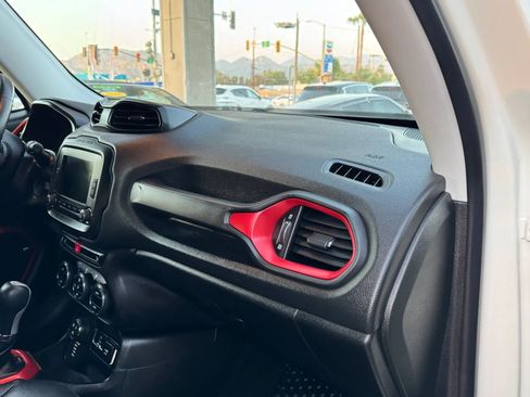 Used 2017 Jeep Renegade Trailhawk w/ Premium Trailhawk Package AWD/4WD image 13