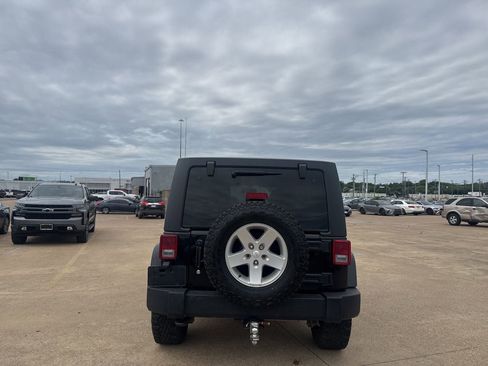 Used 2015 Jeep Wrangler Unlimited Sport w/ Quick Order Package 24S AWD/4WD image 18