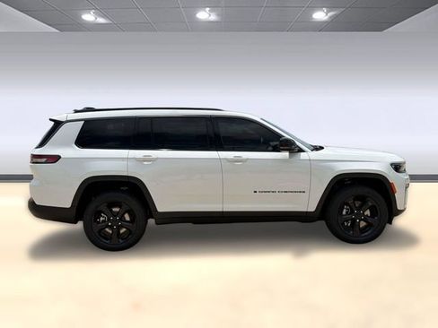 New 2026 Jeep Grand Cherokee L Limited w/ Limited Altitude Package AWD/4WD image 8