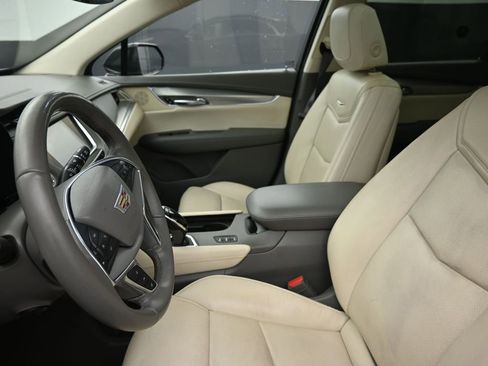 Used 2018 Cadillac XT5 Luxury w/ Driver Awareness Package image 17