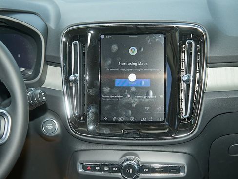 New 2026 Volvo XC40 B5 Plus w/ Protection Package Premier image 21