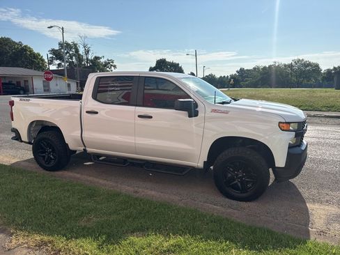 Used 2019 Chevrolet Silverado 1500 Custom Trail Boss w/ Custom Convenience Package AWD/4WD image 8