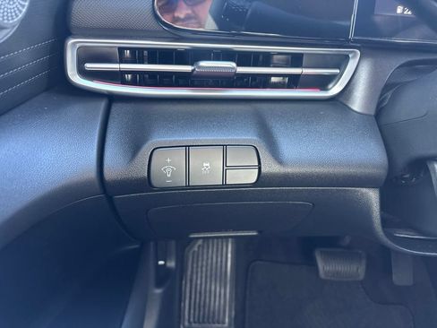 Certified 2024 Hyundai Elantra SEL FWD image 28
