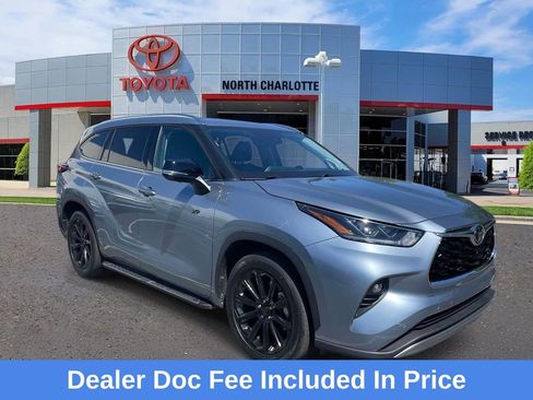 Used 2023 Toyota Highlander Platinum FWD image 1