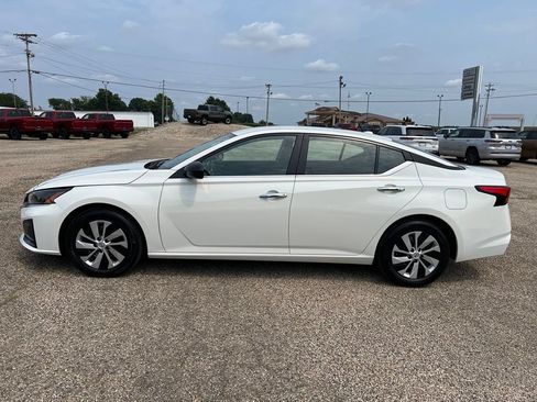 Used 2025 Nissan Altima 2.5 S FWD image 2