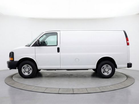 Used 2025 Chevrolet Express 3500 LT w/ LT Preferred Equipment Group image 5