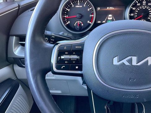 Certified 2024 Kia Carnival LX image 17