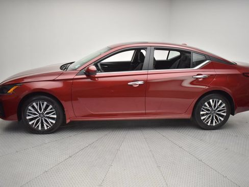 Used 2024 Nissan Altima 2.5 SV w/ SV Premium Package AWD/4WD image 8