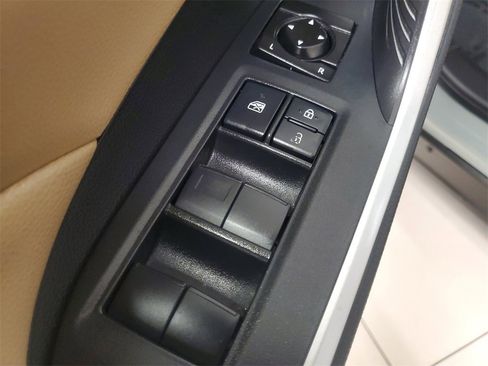 Used 2020 Toyota RAV4 XLE image 18