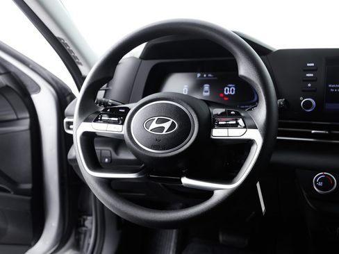 Used 2025 Hyundai Elantra SE FWD image 18