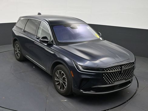 Used 2024 Lincoln Nautilus Premier AWD/4WD image 17