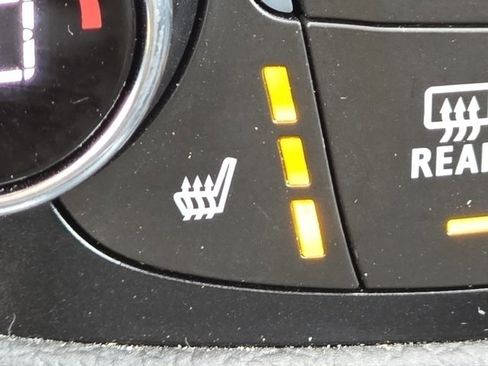 Used 2022 Chevrolet Equinox Premier image 16