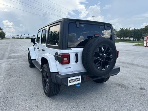 Certified 2022 Jeep Wrangler Unlimited Sahara AWD/4WD image 12