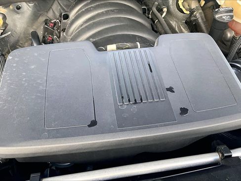 Used 2022 Chevrolet Suburban LT image 32