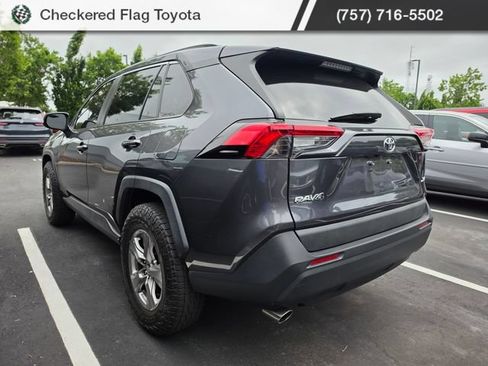 Used 2022 Toyota RAV4 XLE w/ Convenience Package FWD image 4