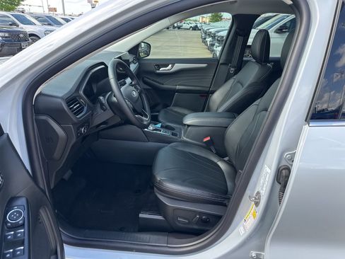 Used 2025 Ford Escape SE w/ PHEV Premium Package FWD image 17