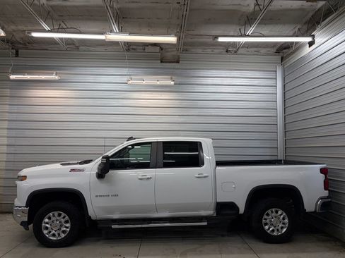 Used 2024 Chevrolet Silverado 2500 LT AWD/4WD image 8